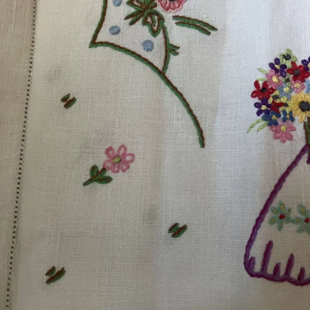 Vintage Hand Embroidered Southern Belle Linen Dresser Scarf Table Topper 22x14
